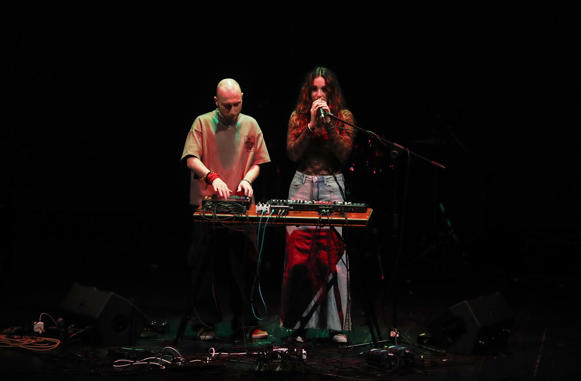 Artista sul palco di E Ti Vengo a Cercare